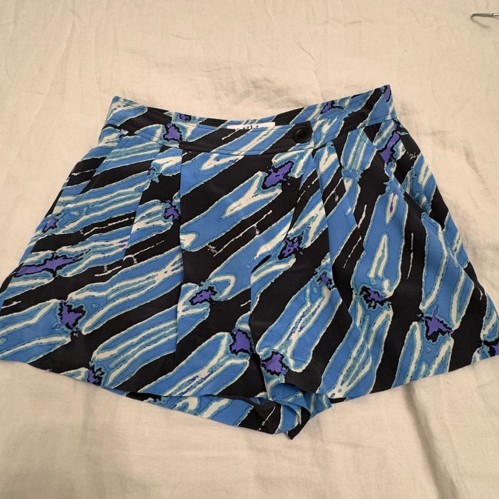 Tibi Silk Zebra Ikat Shorts in Blue - size 0